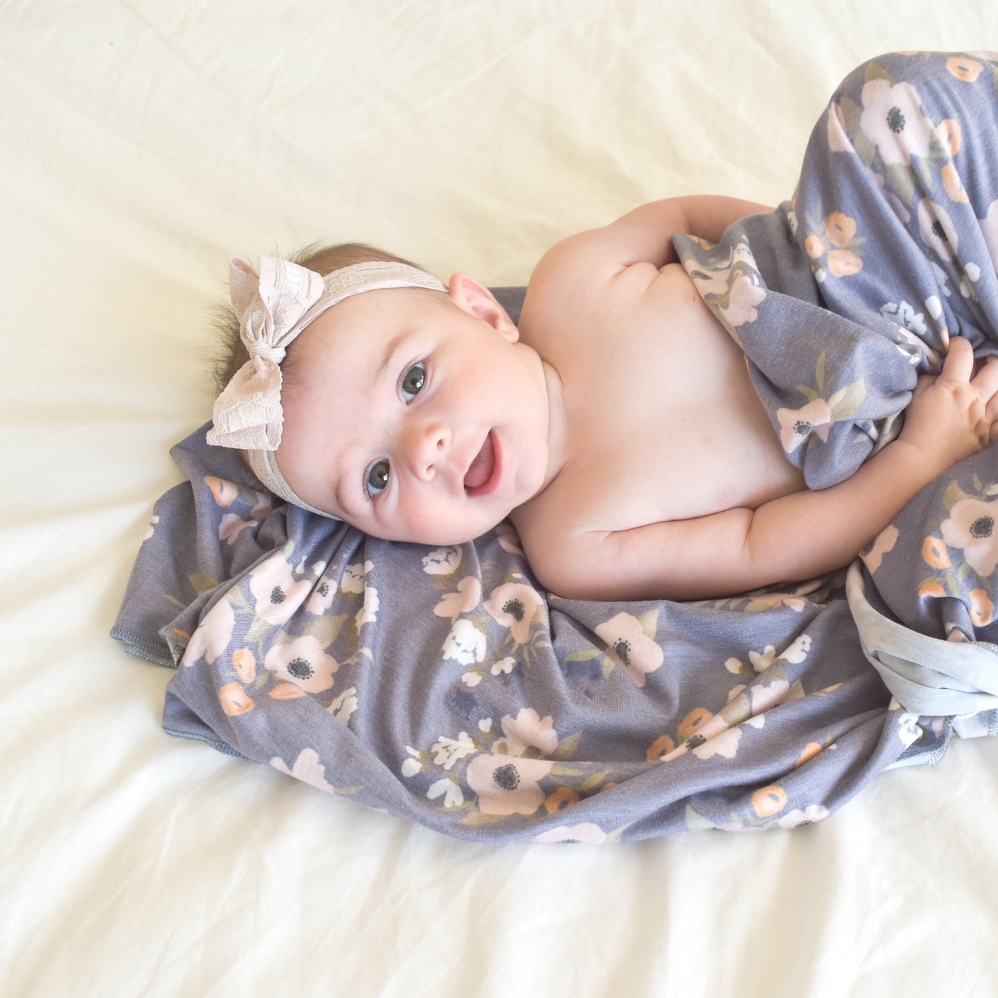 Stretch Lace Bow Headband for Babies: Savannah