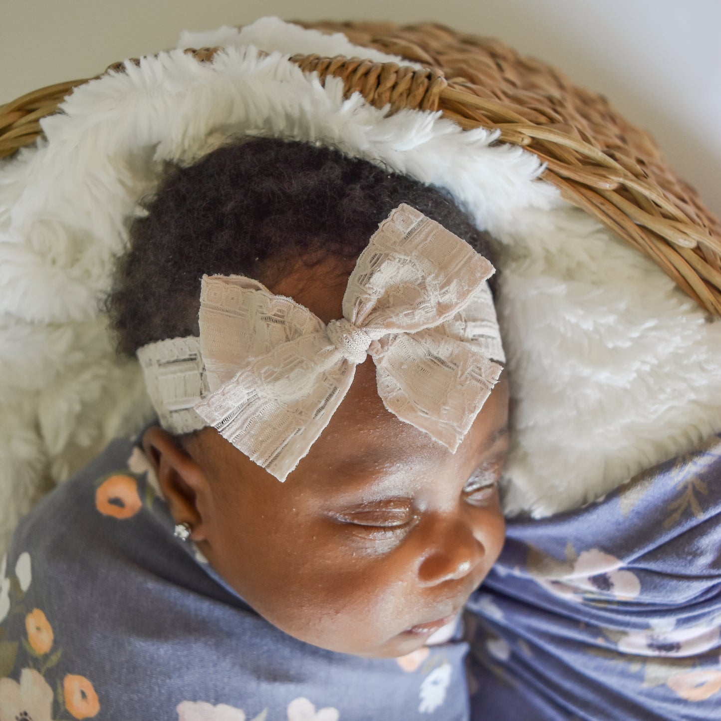 Stretch Lace Bow Headband for Babies: Savannah