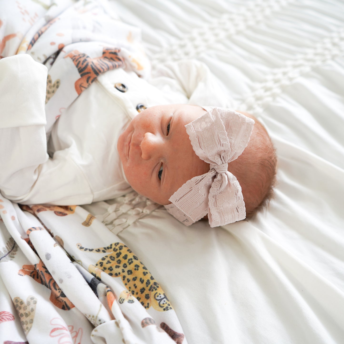 Stretch Lace Bow Headband for Babies: Savannah